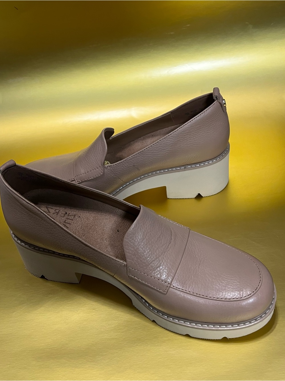 NWOB $120 Naturalizer Darry Porcelain Beige Leather Platform Loafers Sz 8.5